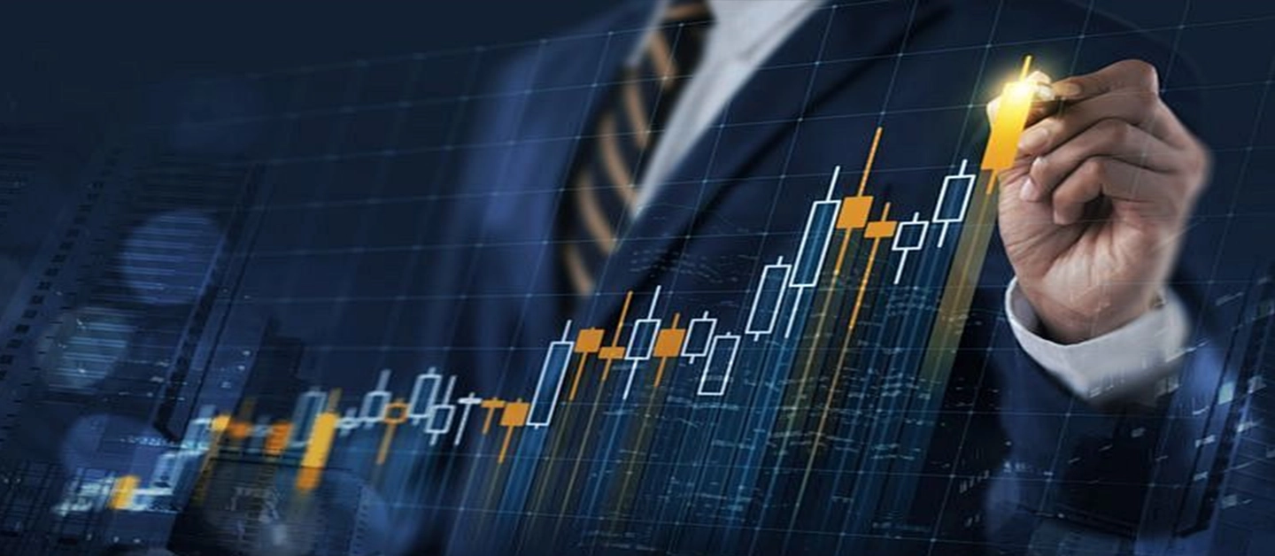 Infographic showing global fiber laser cutting machine market growth reaching 2.8 million USD by 2026.