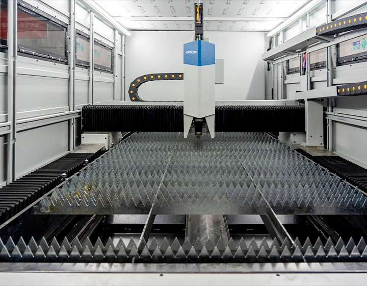 Dual-pallet automatic changer system integrated with a high-power fiber laser.